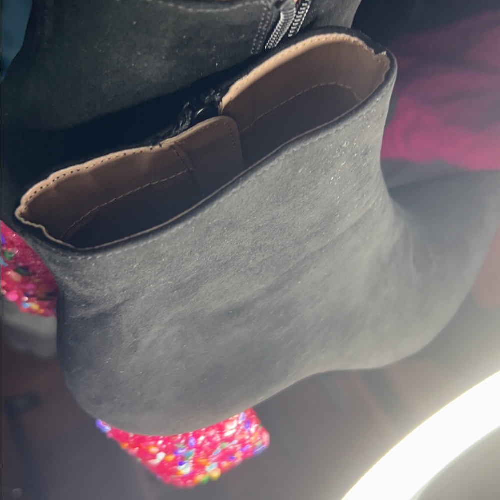 I have a pair of Betsey Johnson boots I got on Amazon, can’t fit. Brand new!